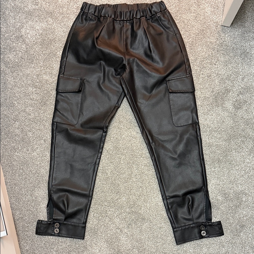 Leather pants with pockets